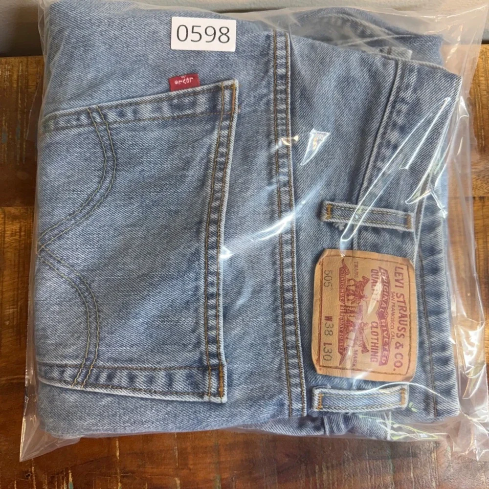 Levi's 505 38x30 Regular‎ Fit Straight Leg Jeans Light Wash Classic Denim